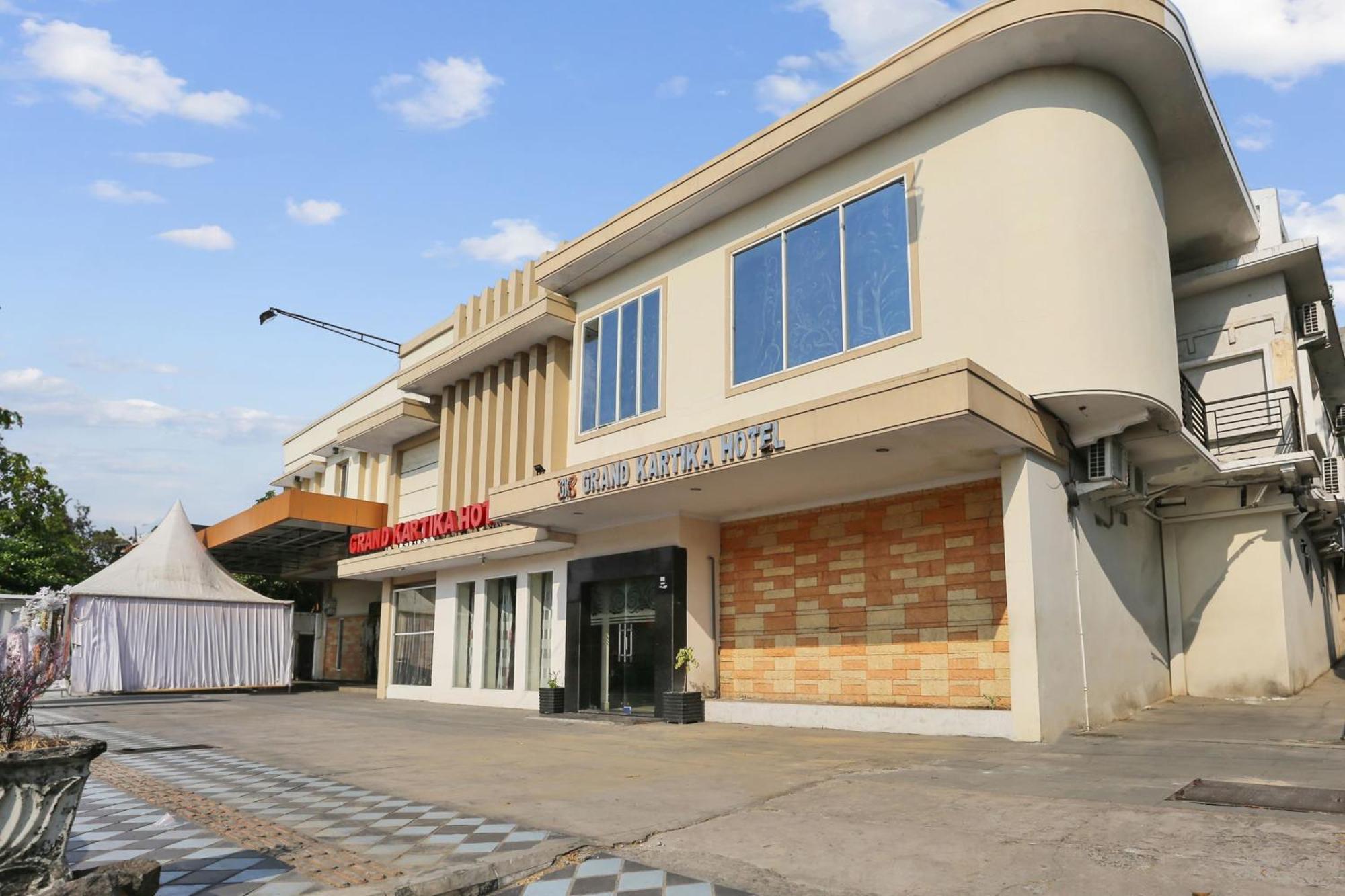 Parepare Collection O 93163 Hotel Grand Kartika מראה חיצוני תמונה